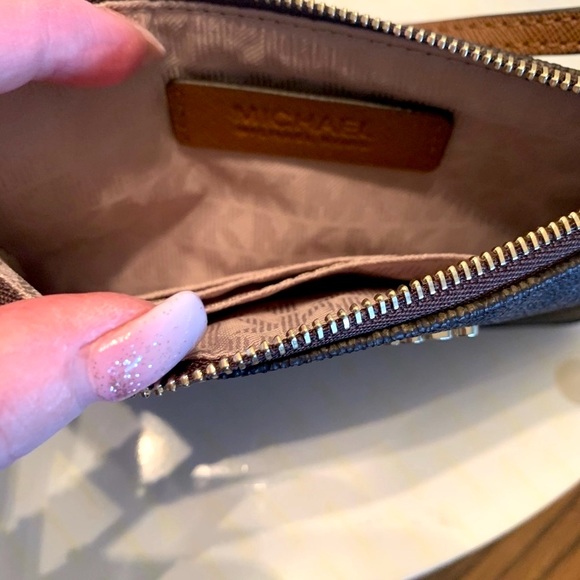 Michael Kors Specchio Jet Set Travel Wristlet NWT - Picture 9 of 11